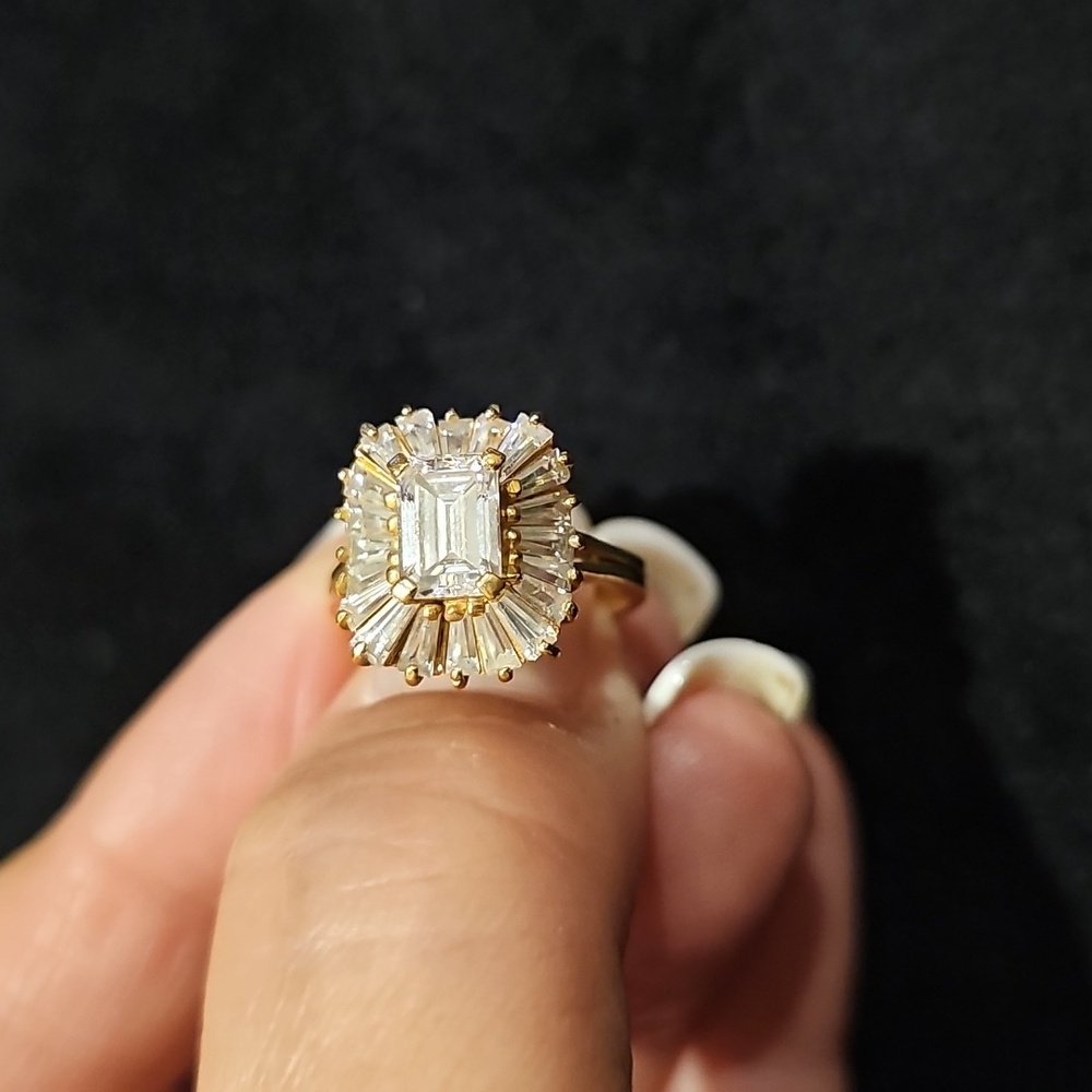 Solid 14k gold and Cubic Zirconia Emerald and baguettes Ring Size 5.5 - Picture 4 of 10